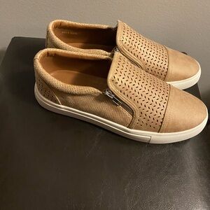 Report Women's Tan Slip-On Sneakers